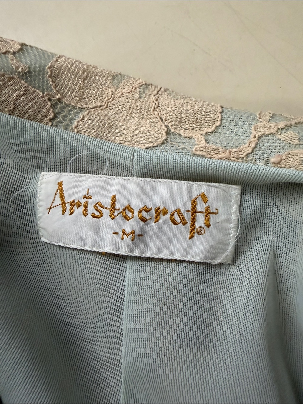 Vintage-Inspired Lace Robe in Beige with Mint Lining - Picture 7 of 7